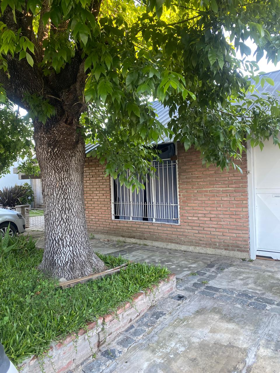 Oportunidad!! Casa en venta con departamento al fondo – Llavallol – Lomas de Zamora