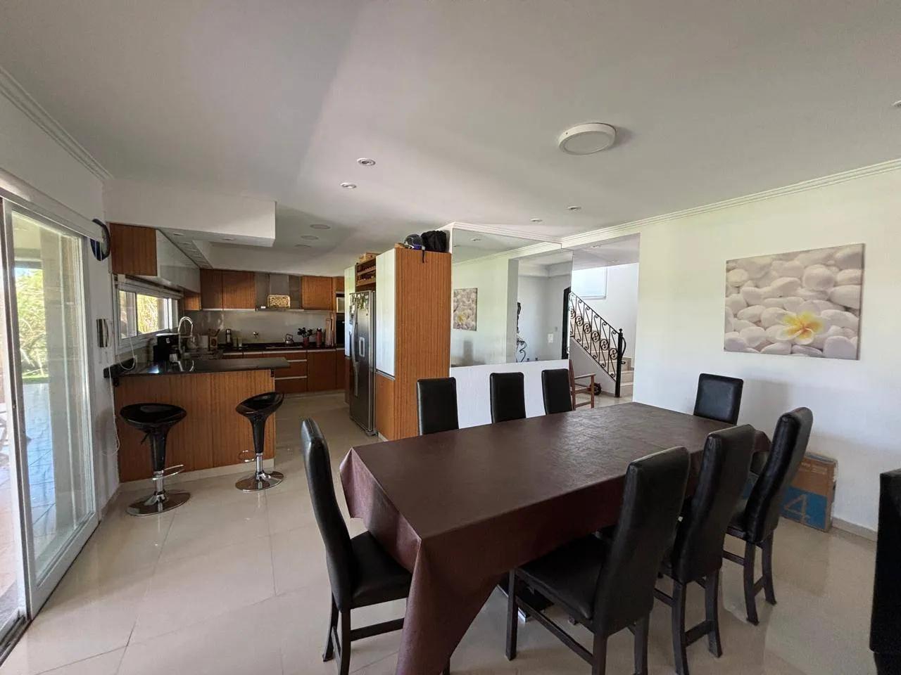 180a9abc-6f94-47be-935b-fb6c65e03454 Hermosa casa en venta, ubicado en el barrio Club de Campo Santa Rita, San vicente.