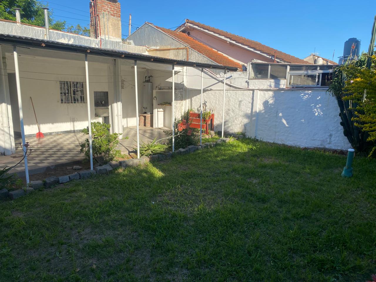 Oportunidad!! Casa en venta con departamento al fondo – Llavallol – Lomas de Zamora
