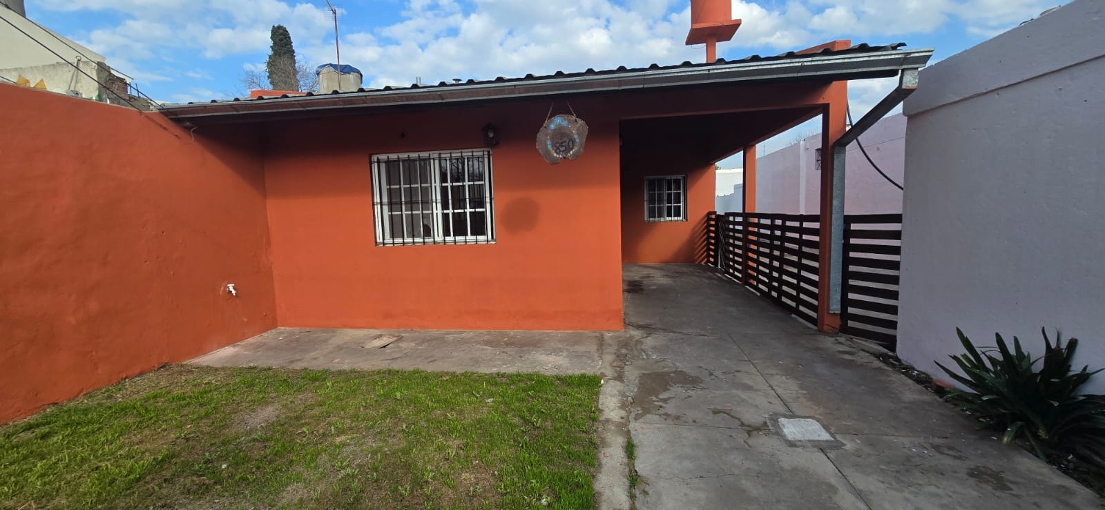 Casa en alquiler – Burzaco – Almirante Brown