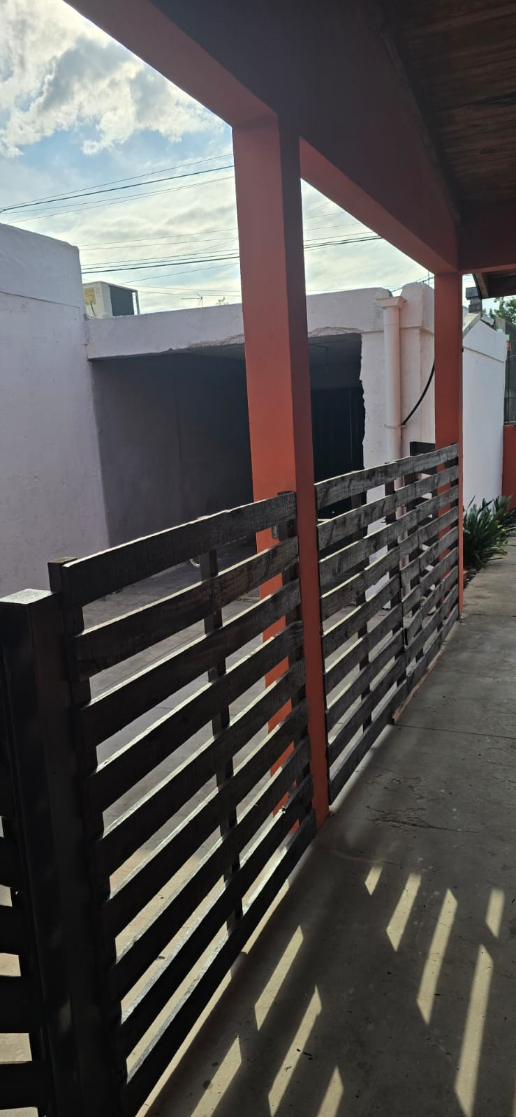 Casa en alquiler – Burzaco – Almirante Brown