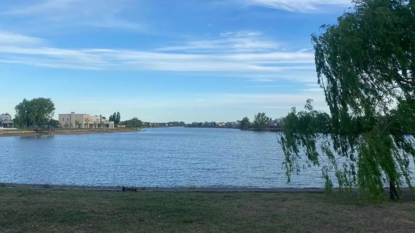 54c3b875-e407-4e3a-a973-f2843fe80ac2 Excelente lote sobre la laguna apto credito – San vicente – Canning