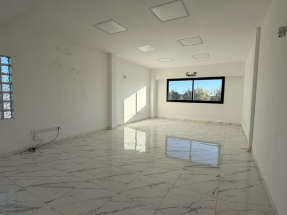 Oficina comercial en alquiler – Canning –