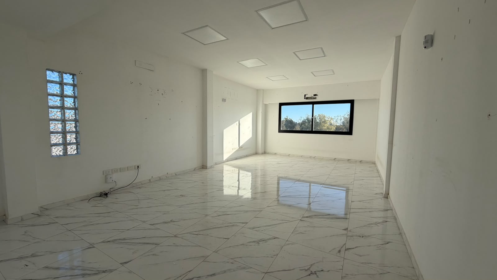 550964bb-a259-471a-9428-5422fae1979e Oficina comercial en alquiler – Canning –