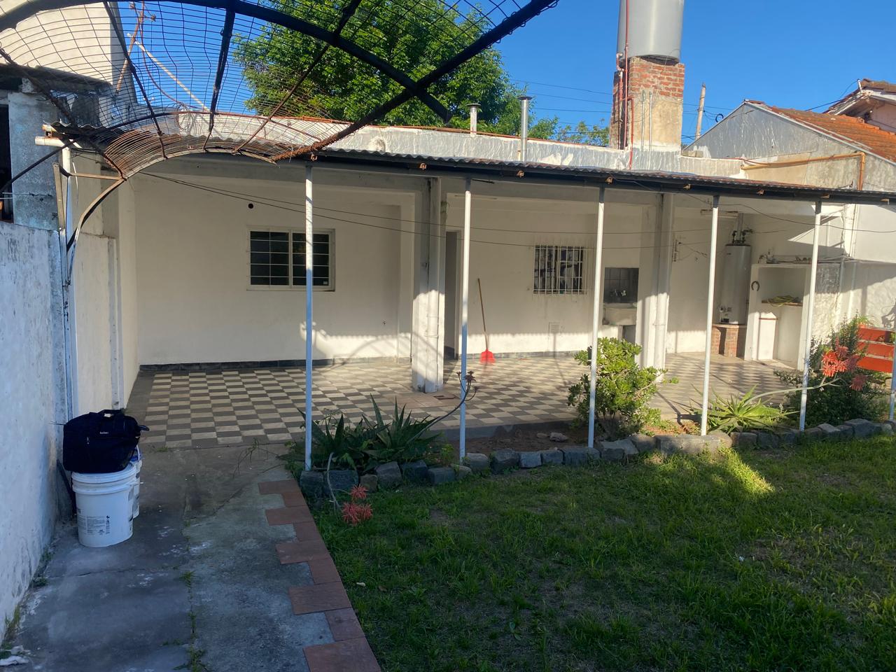 Oportunidad!! Casa en venta con departamento al fondo – Llavallol – Lomas de Zamora