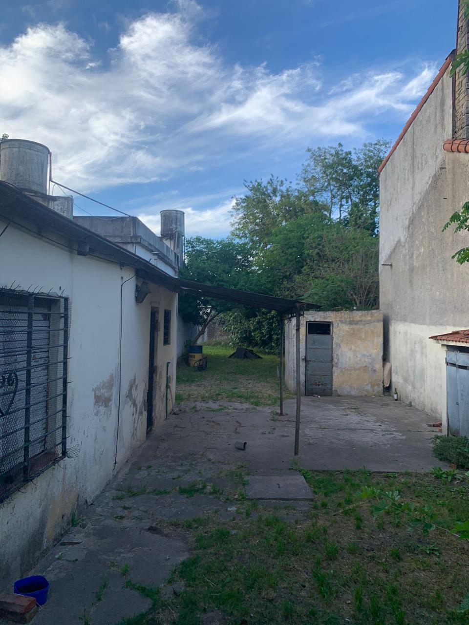 Local con terreno y vivienda en venta – Burzaco – Almirante Brown