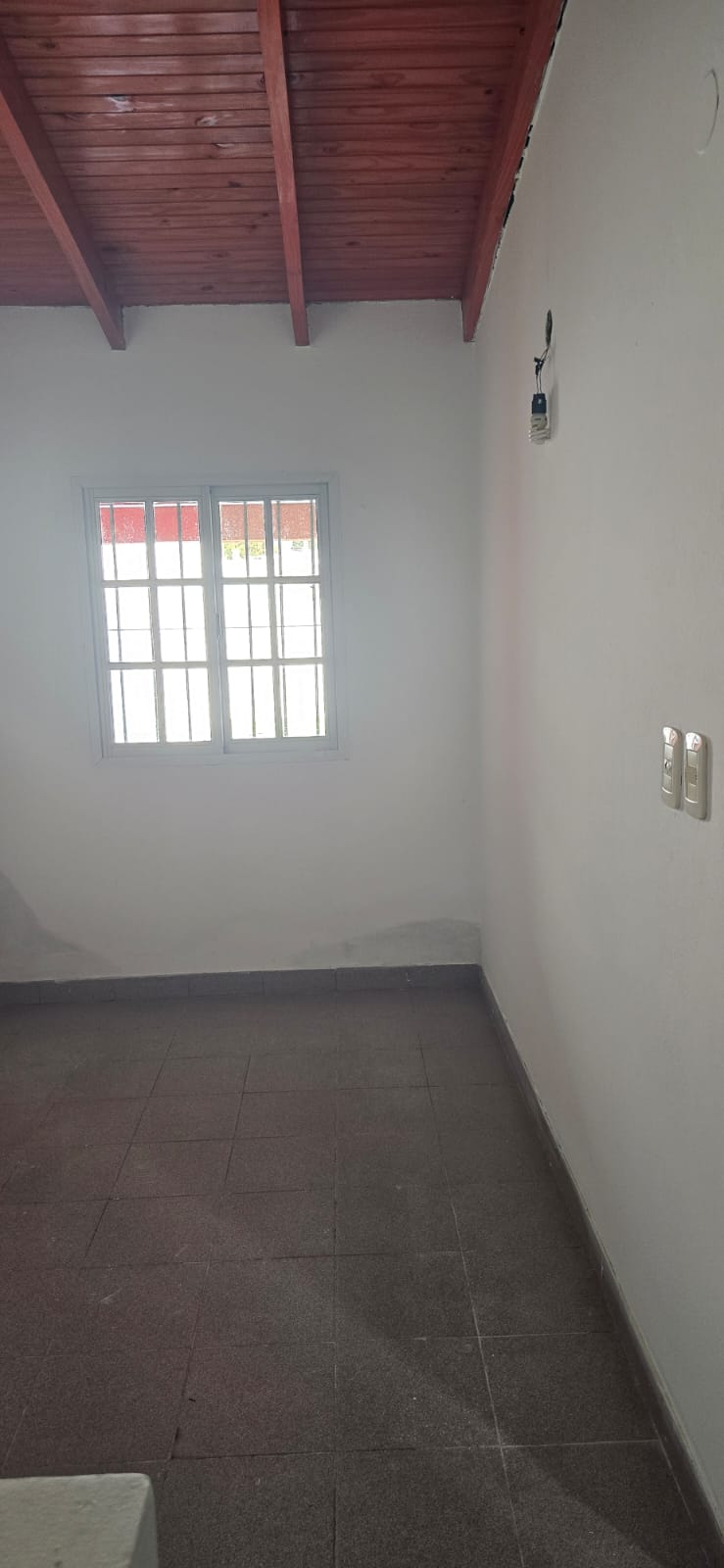 Casa en alquiler – Burzaco – Almirante Brown