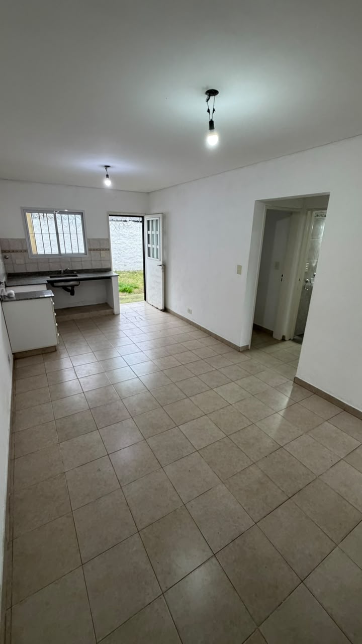8baa451e-21b2-4ca8-a736-ffd185778dd1 Departamento en alquiler – Llavallol – Lomas de Zamora