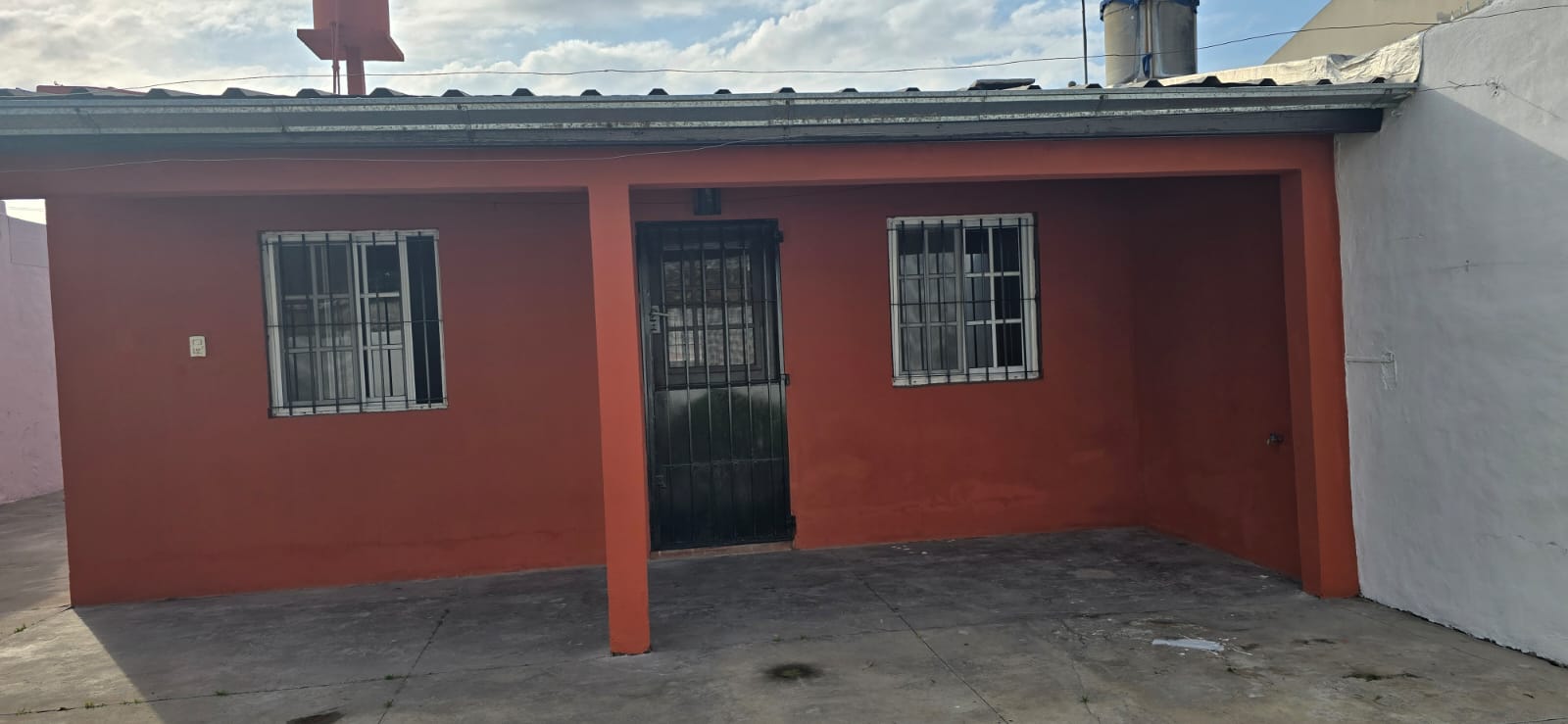 Casa en alquiler – Burzaco – Almirante Brown