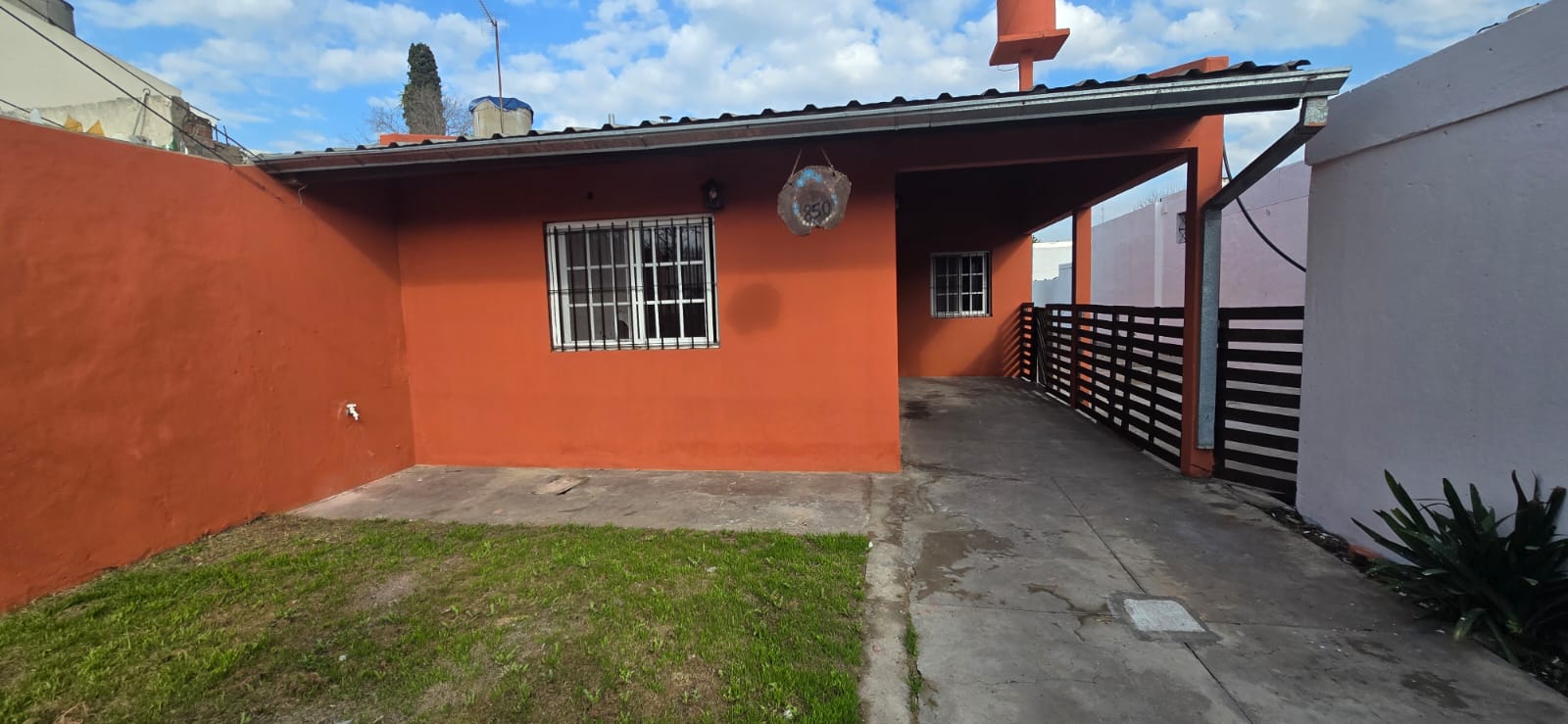 Casa en alquiler – Burzaco – Almirante Brown