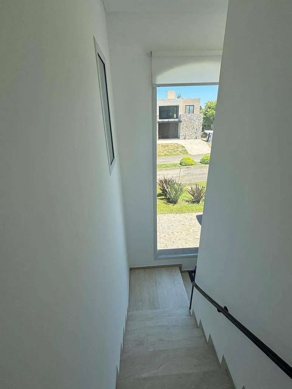 b12965e0-5cf8-495e-b3ff-08a1c89f661c Hermosa casa en venta, ubicado en el barrio Club de Campo Santa Rita, San vicente.