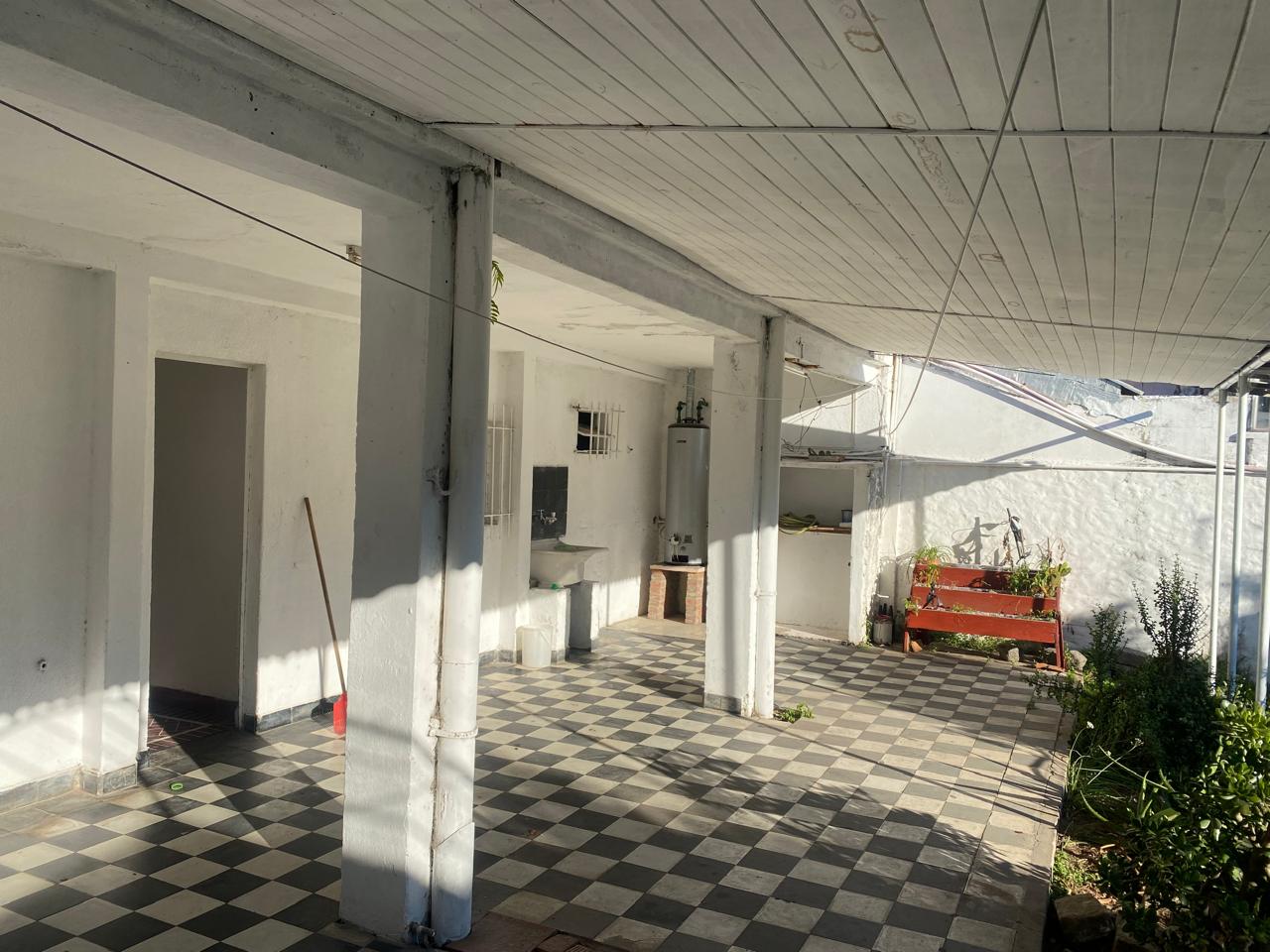 Oportunidad!! Casa en venta con departamento al fondo – Llavallol – Lomas de Zamora