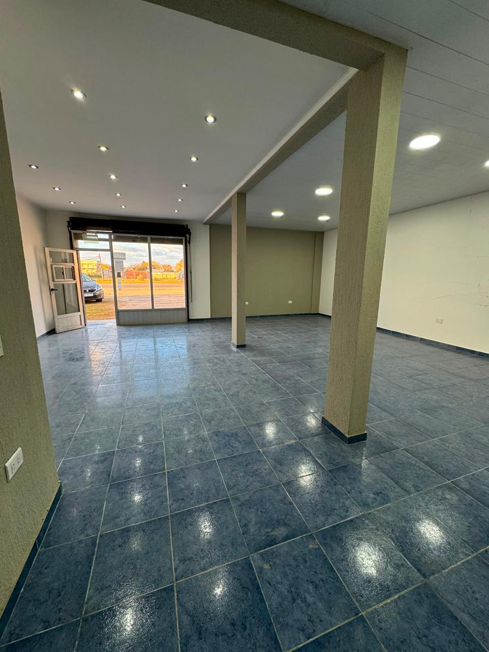 Local en alquiler – San Vicente –