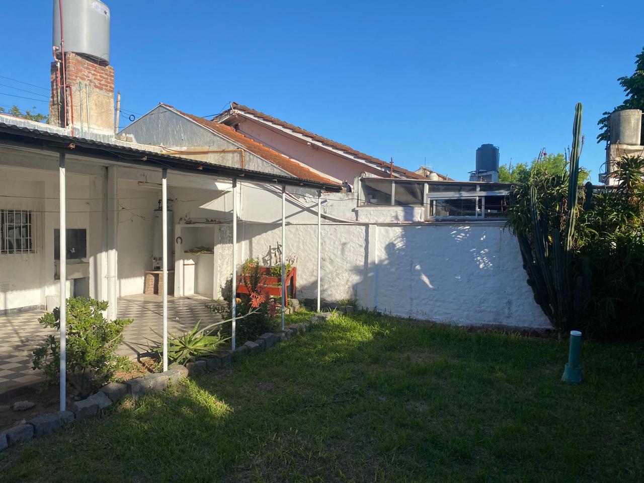 Oportunidad!! Casa en venta con departamento al fondo – Llavallol – Lomas de Zamora