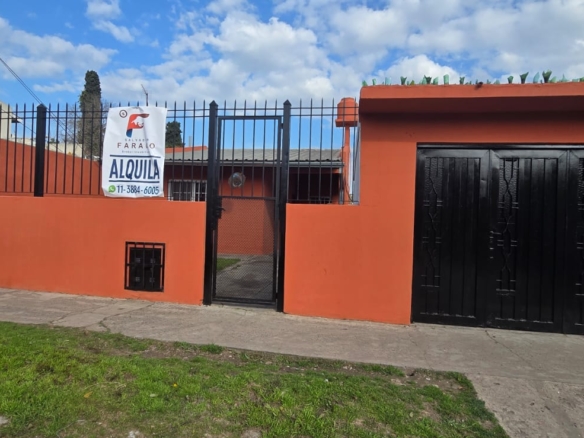 Casa en alquiler – Burzaco – Almirante Brown