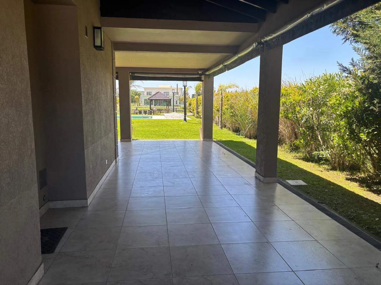 f5fbe784-f29a-4c42-8d59-316e49bc533c Hermosa casa en venta, ubicado en el barrio Club de Campo Santa Rita, San vicente.
