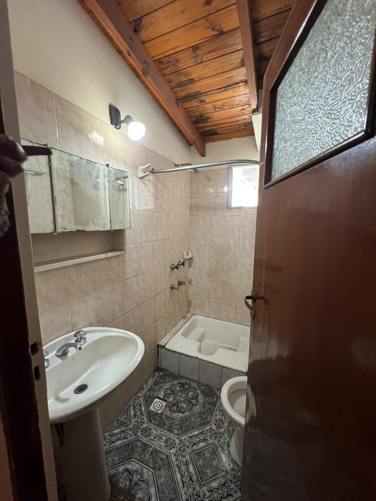 7047d2b6-00d1-4432-995c-e648a996687c Departamento al fondo en alquiler – Jose Marmol – Almirante Brown